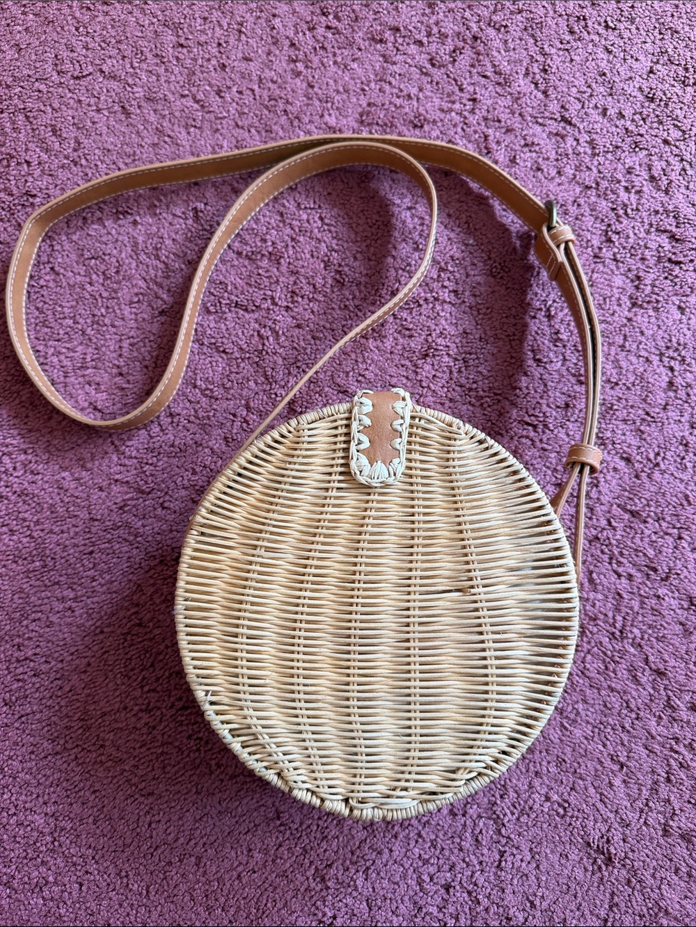 Universal Thread Round Crossbody Bag in Natural Brown - Picture 4 of 4